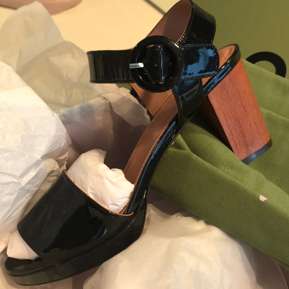 ALEXACHUNG PATENT LEATHER SHOES
